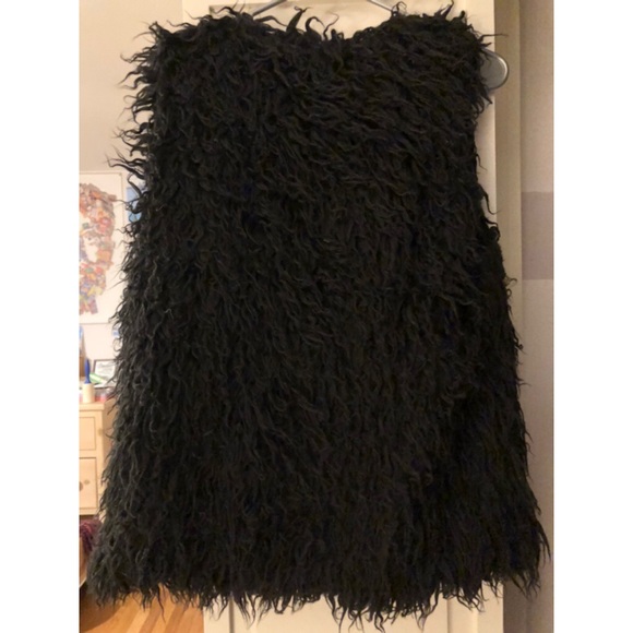 Black H&M furry vest Size 10 - Picture 3 of 5